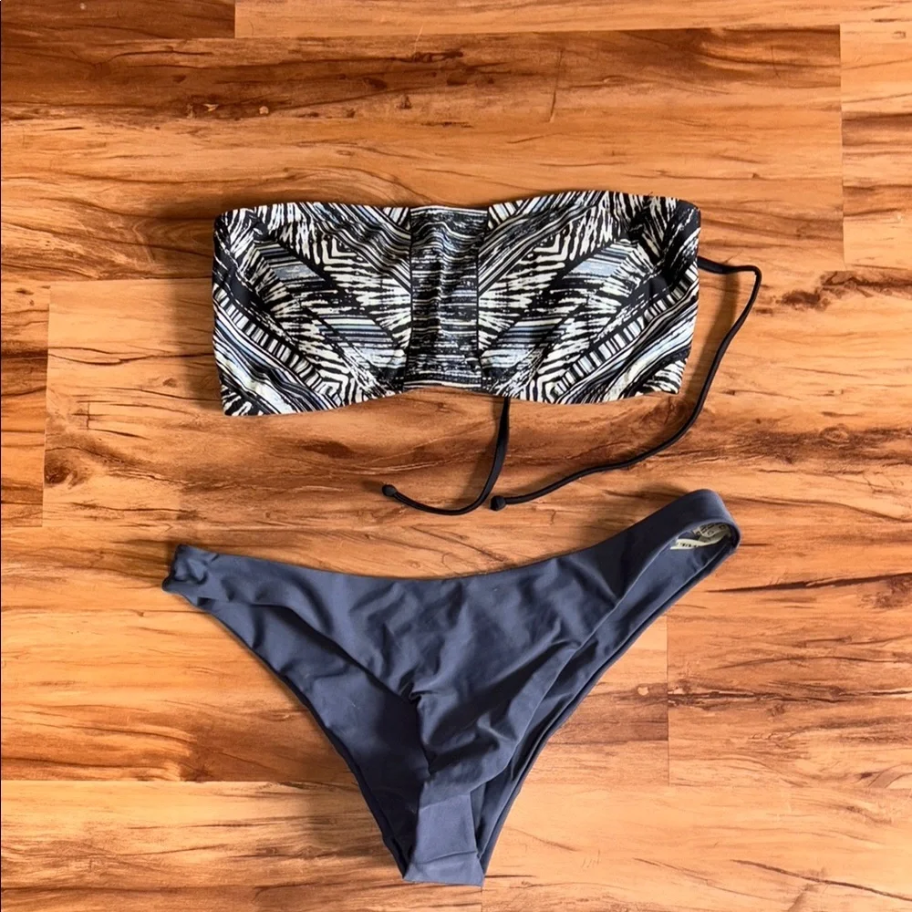 Patterned Bikini - Picture 2 of 7